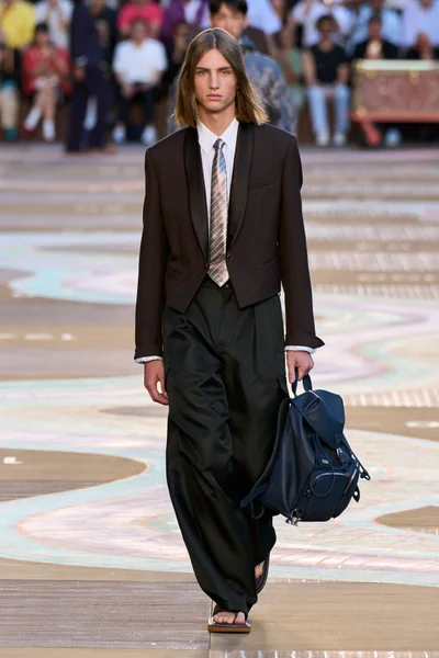 Look 11